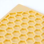 Mata do lizania dla Psa Kota Spowalniająca Antystresowa 20x20 cm Żółta Lick - obrazek 7